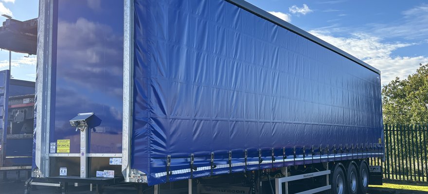 Fixed strap curtain